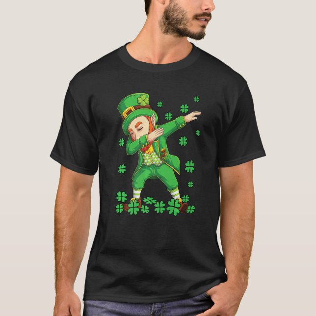 Dabbing Leprechaun St. Patricks Day 2022 Boys Ki T-Shirt (Vorderseite)