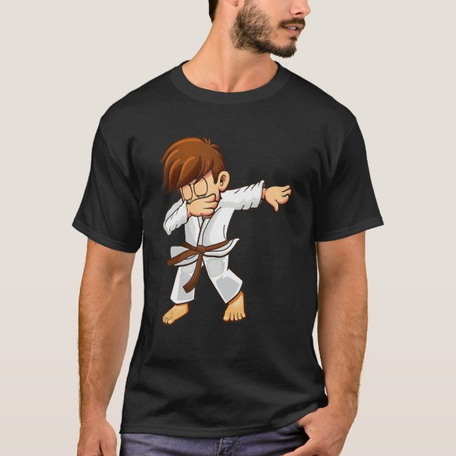 Dabbing martial artists with brown belt Karate and T-Shirt (Vorderseite)