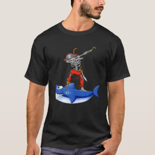 Dabbing Pirate and Shark Funny Halloween Kostüm T-Shirt