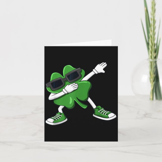 Dabbing Shamrock St Patrick's Day Funny Boys Girls Karte (Vorderseite)