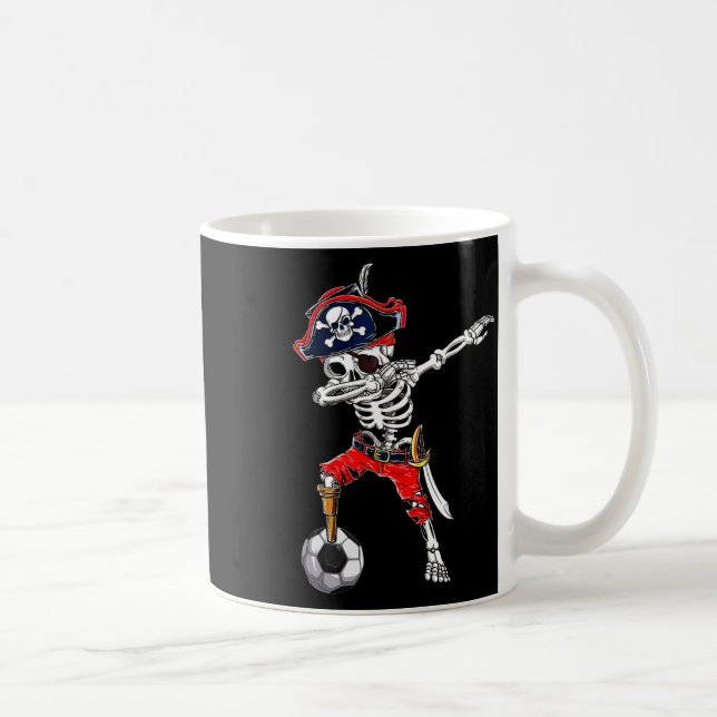 Dabbing Skeleton Pirate and Soccer Ll Halloween Co Kaffeetasse (Rechts)