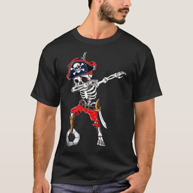 Dabbing Skeleton Pirate and Soccer Ll Halloween Co T-Shirt (Vorderseite)