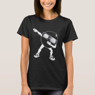 Dabbing Total Solar Eclipse 2024 Totality Dab Kids T-Shirt