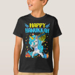 Dabbing Unicorn Happy Hanukkah Jewish Chanukah Kid T-Shirt<br><div class="desc">Dabbing,  Einhorn,  Glück,  Hanukkah,  jüdisch,  Chanukah, Kinder64</div>