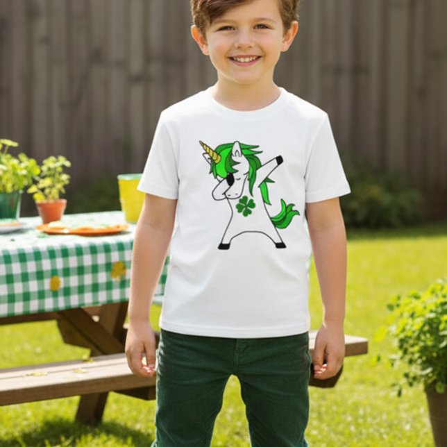Dabbing Unicorn St. Patricks Day Green Kleeblatt T-Shirt (Von Creator hochgeladen)