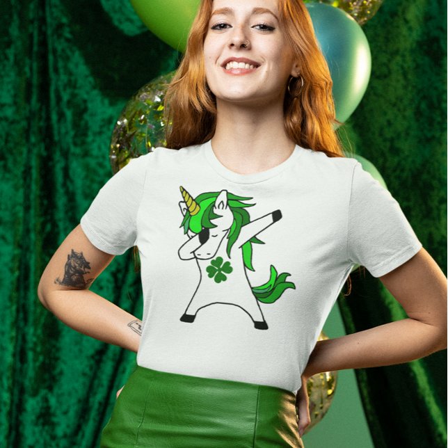 Dabbing Unicorn St. Patricks Day Green Kleeblatt T-Shirt (Von Creator hochgeladen)