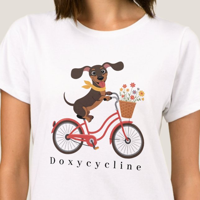Dachshund Dog On Bike Doxycycline Cycling T-Shirt (Von Creator hochgeladen)