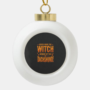 Dachshund Halloween Hexenwarnung Typografie Vecto Keramik Kugel-Ornament