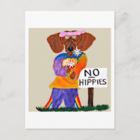 Dachshund-Hippie an Schild 'Keine Hippies'