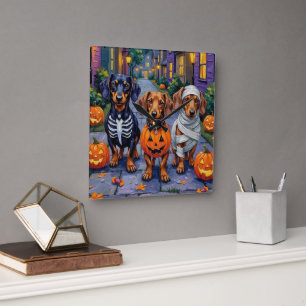Dachshund-Hunde beim Trick-or-Treat an Halloween Quadratische Wanduhr
