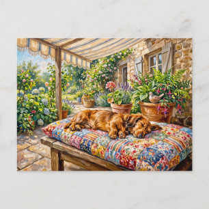 Dachshund ruht auf einer Patchwork-Gartenbank Postkarte