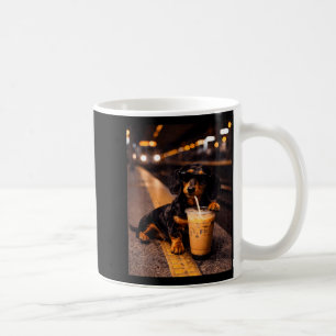 Dachshund trinkt Eiskaffee Lustiges Tier Meme Kaffeetasse