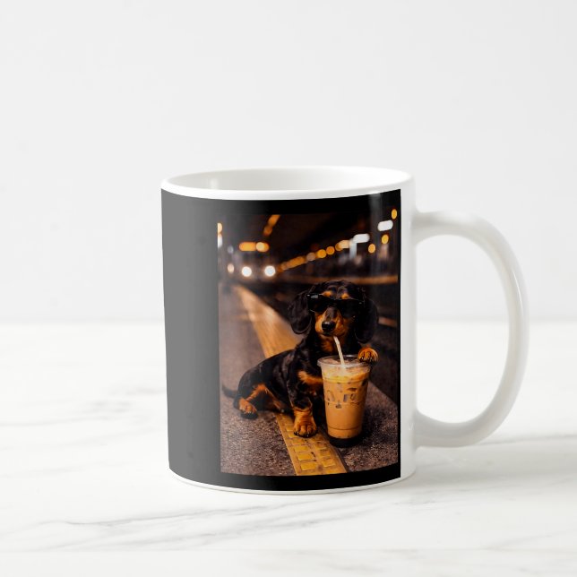 Dachshund trinkt Eiskaffee Lustiges Tier Meme Kaffeetasse (Rechts)