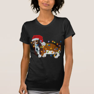 Dachshund verwirrt in den Weihnachtslichtern T-Shirt