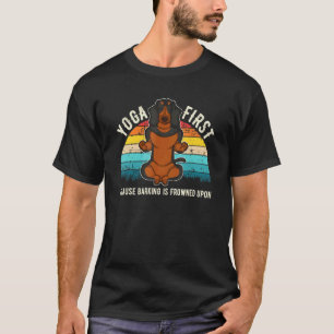 Dachshund Yoga Zuerst T-Shirt