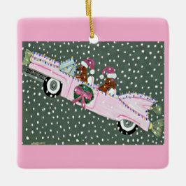 Dachshunde an Weihnachten in einem rosa Cabrio Keramikornament