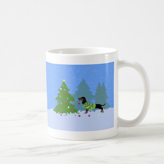 Dackel, die Weihnachtsbaum im Wald schmückt Kaffeetasse (Rechts)