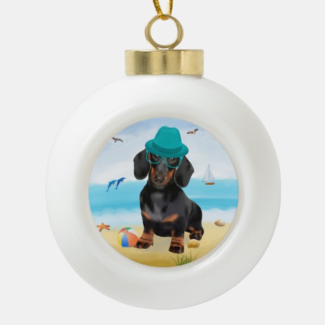Dackel Dog on Beach Keramik Kugel-Ornament (Vorderseite)