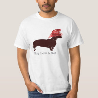 Dackel-Feuerwehrmann "bleibe niedrig " T-Shirt