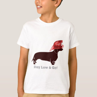 Dackel-Feuerwehrmann "bleibe niedrig " T-Shirt