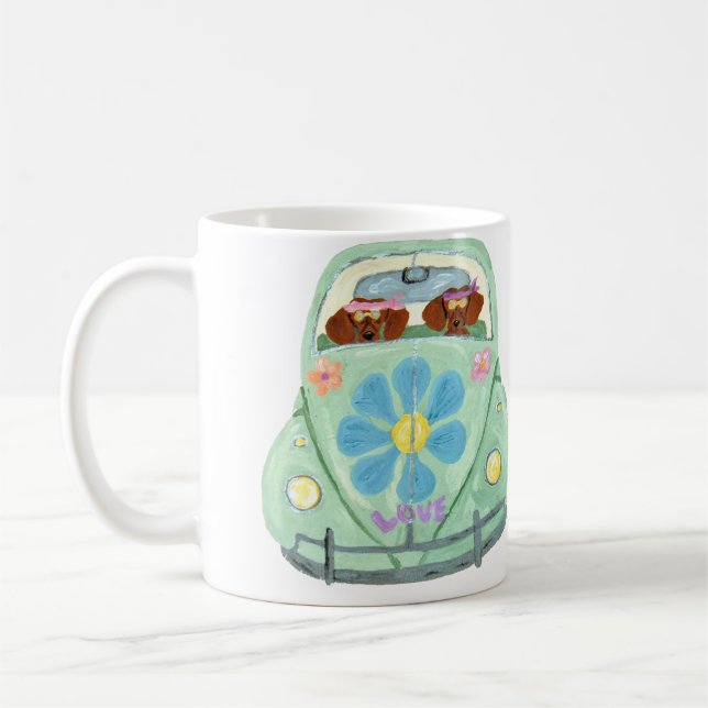 Dackel-Hippies in ihrem Blumen-Liebe-Mobile Tasse (Links)