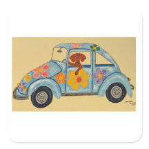 Dackel in Hippie-Auto