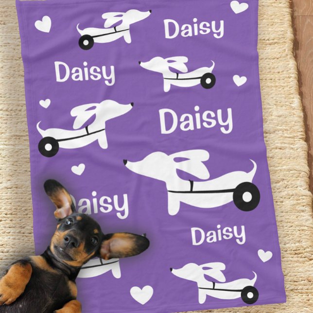 Dackel IVDD Rollstuhl Lila Rollstuhl Rollschuh Fleecedecke (Personalized dachshund IVDD survivor blanket - add a name and select the color)