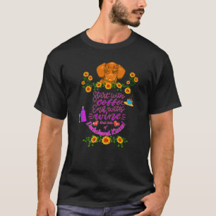 DACKEL PET FUNNY DACKEL HUND BEGINNT MIT KAFFEE T-Shirt