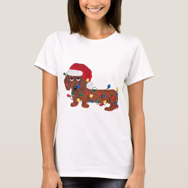 Dackel verwirrt in den Weihnachtslichtern (rot) T-Shirt (Vorderseite)