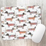 Dackel Wursthund Mousepad<br><div class="desc">Niedliche kleine Dackel Würstchen oder Dackel Hunde in Wollstrickbekleidung. Ideal für Hundeliebhaber und Hundeschlittengänger.</div>