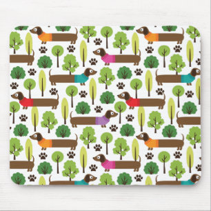 Dackeln auf einem Weg im Park Mousepad