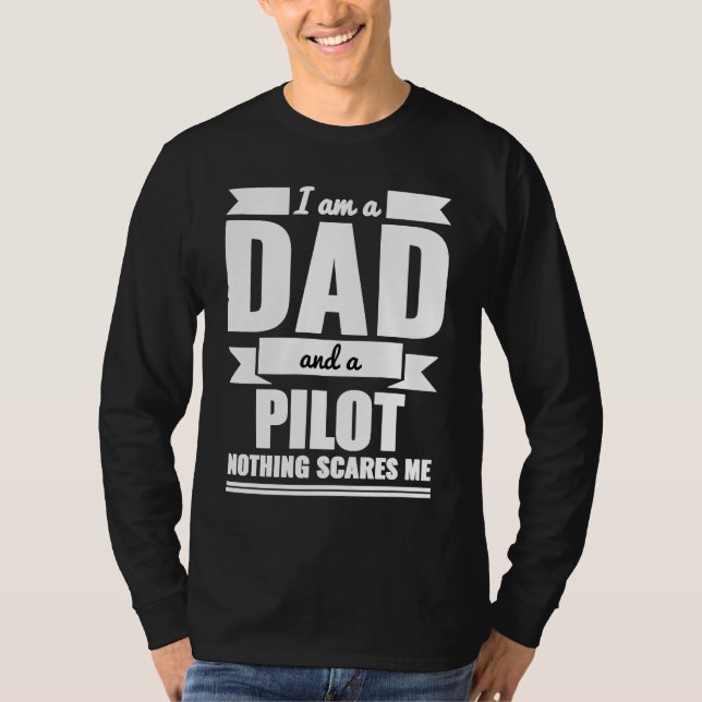 Dad and Pilot Nothing Scares Me Father's Day T-Shirt (Vorderseite)