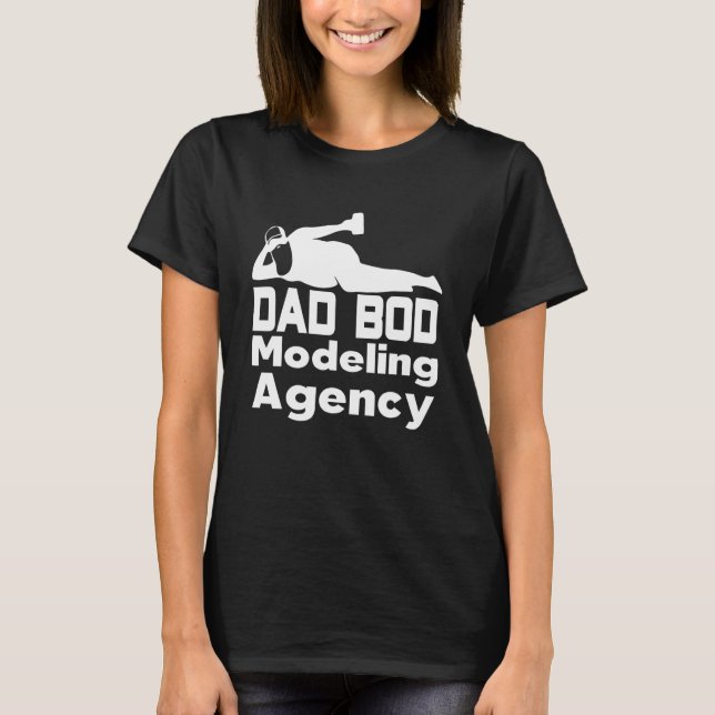 Dad Bod Modelagentur   Dad Bod hält Bier T-Shirt (Vorderseite)
