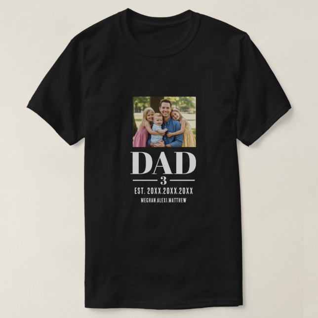 Dad Est. Year Names Number Photo Script Dark T-Shirt (Design vorne)