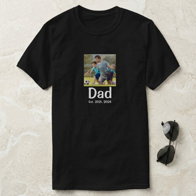 Dad Established Schrift Foto T-Shirt (Von Creator hochgeladen)
