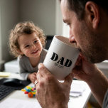 Dad Established Simple Bold Black Font Kaffeetasse<br><div class="desc">Celebrate the legend in your life with this Dad Established Simple Black Typography on a coffee Mug Featuring a simple, minimal, bold font, this custom coffee mug is the ultimate Father's Day or birthday gift for any dad, dada, father, or pops. Easily personalize the "DAD" text to "Papa, " "Gramps,...</div>