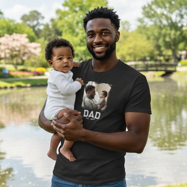 Dad Established Year Bold White Black Photo T-Shirt (Von Creator hochgeladen)