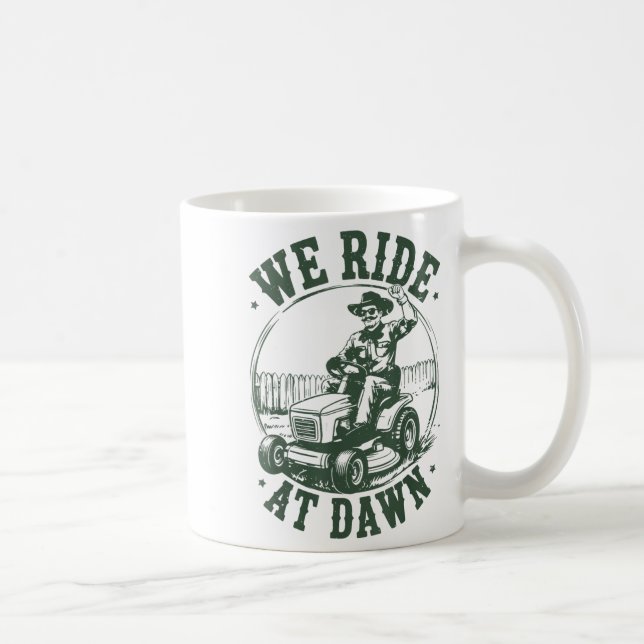 Dad Lawn Mower We Ride At Dawn Funny Mowing Gift G Kaffeetasse (Rechts)