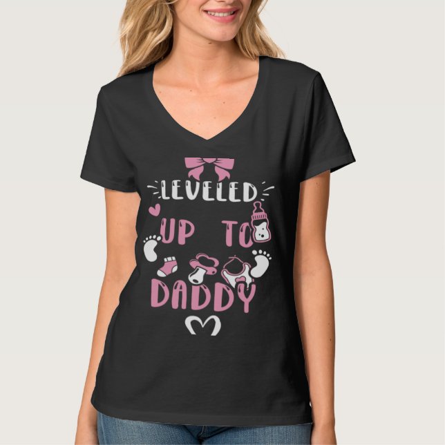 Dad Leveled Up To Daddy  Baby Girl Sayings T-Shirt (Vorderseite)