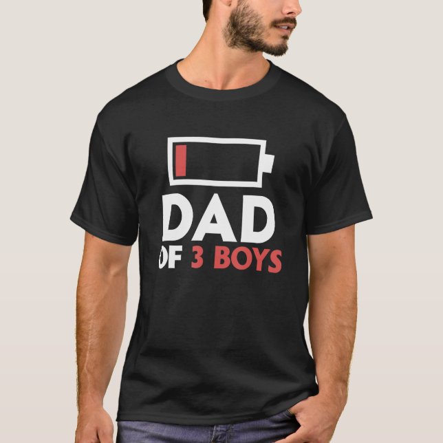 Dad of 3 boys tired dad of 3 boys battery low fath T-Shirt (Vorderseite)