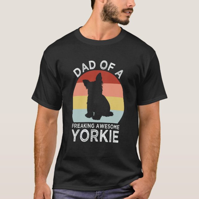Dad of a Freaking Awesome Yorkie Yorkshire Terrier T-Shirt (Vorderseite)