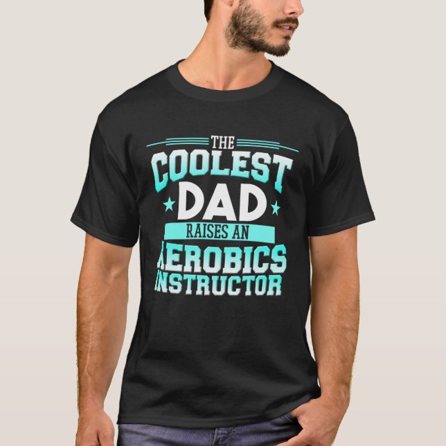 Dad Raises Aerobics Instructor Gym Fitness Expert  T-Shirt (Vorderseite)