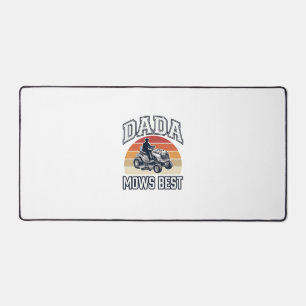 Dada Mows Best Vintage-Rasenmäher-Shirt-Design_1 Schreibtischunterlage
