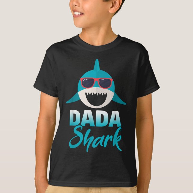 Dada Shark Wearing Cool Sungles Daddy T-Shirt (Vorderseite)