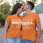 Dadcula - Spooky-Väter T-Shirt<br><div class="desc">Entfesseln Sie Ihren inneren "Dadcula" mit diesem fang-tastischen T - Shirt, der Spaß macht! 🧛 ‍ Spooky Design perfekt für den verspielten Vater, der Halloween Lieben. Nimm dieses unheimliche Design als ein lustiges Halloween-Geschenk für deinen Freund oder Verwandten, der auch Lieben einzigartigen und spukhaften Mode. Das Design ist auch ideal...</div>