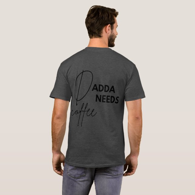 Dadda braucht Kaffee T-Shirt (Schwarz voll)