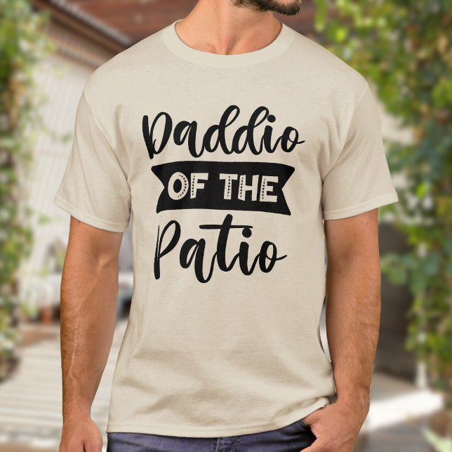 Daddio of the Patio Father's Day Dad  T-Shirt (Von Creator hochgeladen)
