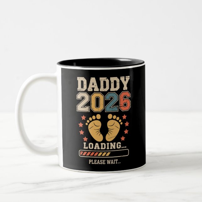 Daddy 2026 Loading Baby Announcement Expecting Dad Zweifarbige Tasse (Links)