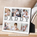 DADDY 6 FotoCollage Grau 12x18 Fotoplatte<br><div class="desc">Erstellen Sie eine Collage-Anzeige mit 6 Bildern, dem Titel DADDY und Ihrer benutzerdefinierten Nachricht wie WE LIEBE YOU und Kind- oder Kindernamen in silbergrau. FOTO TIPP: Wählen Sie ein Foto mit dem Thema in der Mitte und/oder schneiden Sie es vor dem Hochladen in einer ähnlichen Form wie vor dem Hochladen...</div>
