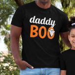 Daddy Boo Orange Black Halloween Familie Matching T-Shirt<br><div class="desc">Modernes Halloween-Shirt-Design mit orangefarbenem und weißem "Daddy Boo"-Text mit einem kleinen Geisterakzent. Personalisieren Sie eines für jedes Mitglied Ihrer Crew.</div>